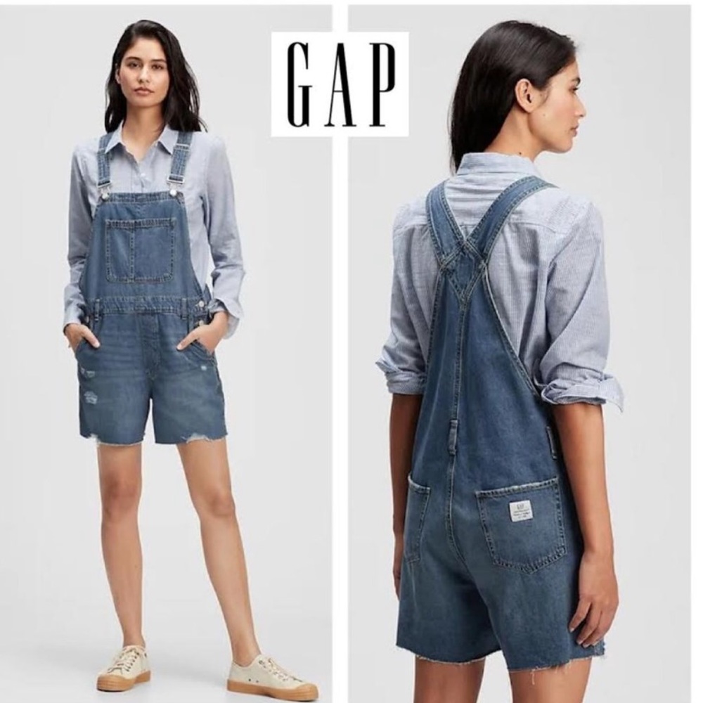NWT DISTRESSED DENIM OVERALL SHORTS